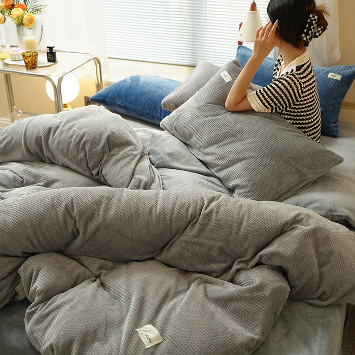 91家纺网 家纺一手货源 找家纺 （总）朵希曼 2025新款加厚保暖华夫格牛奶绒系列四件套