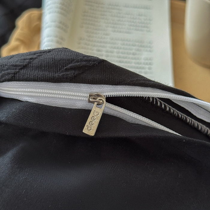 91家纺网 家纺一手货源 找家纺 Mr.pig猪先生水洗棉 2025新款特种色织提花四件套-丹麦系列 丹麦-黑