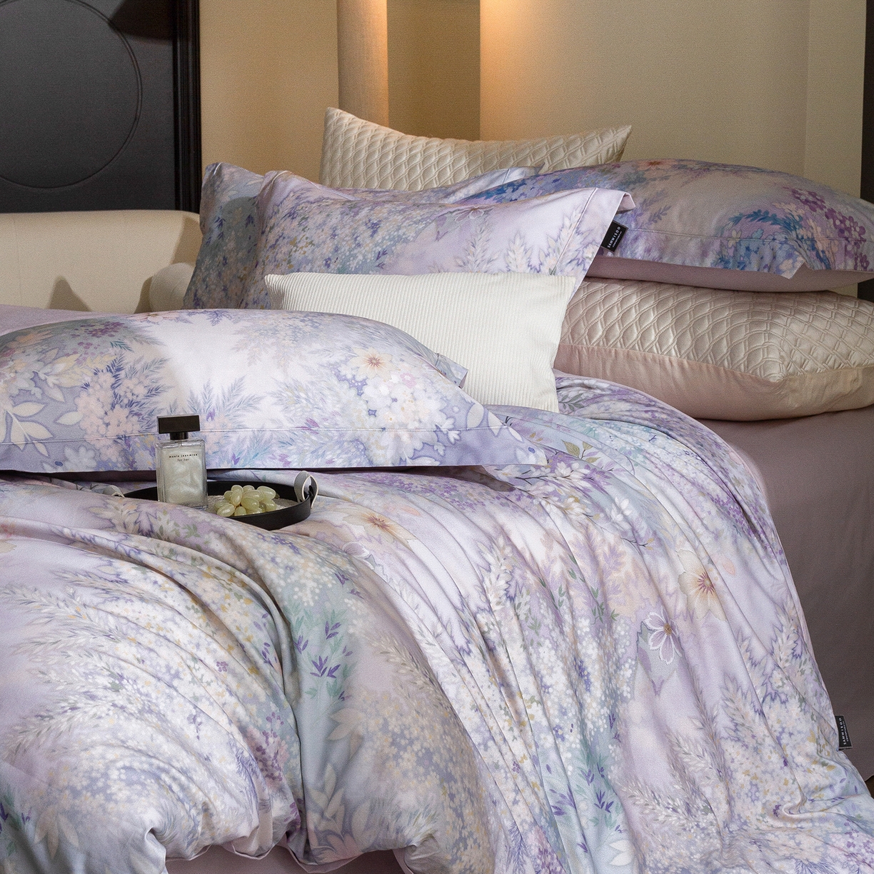 91家纺网 家纺一手货源 找家纺 三味舒屋 2025新款暖阳画卷系列S50数码印花磨毛四件套 沐光絮语蓝