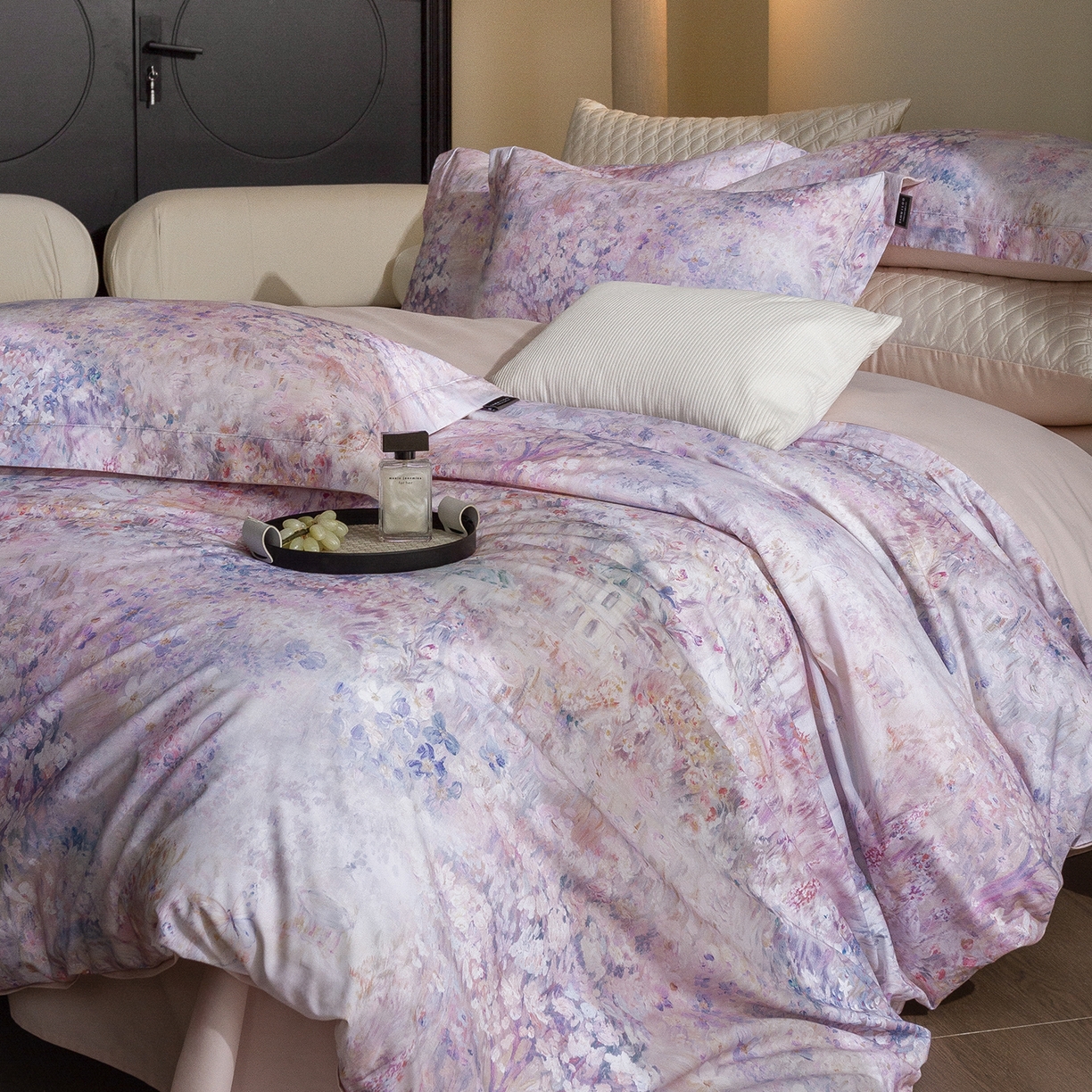 91家纺网 家纺一手货源 找家纺 三味舒屋 2025新款暖阳画卷系列S50数码印花磨毛四件套 午后莫奈粉