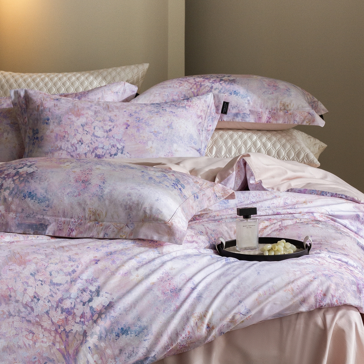 91家纺网 家纺一手货源 找家纺 三味舒屋 2025新款暖阳画卷系列S50数码印花磨毛四件套 午后莫奈粉