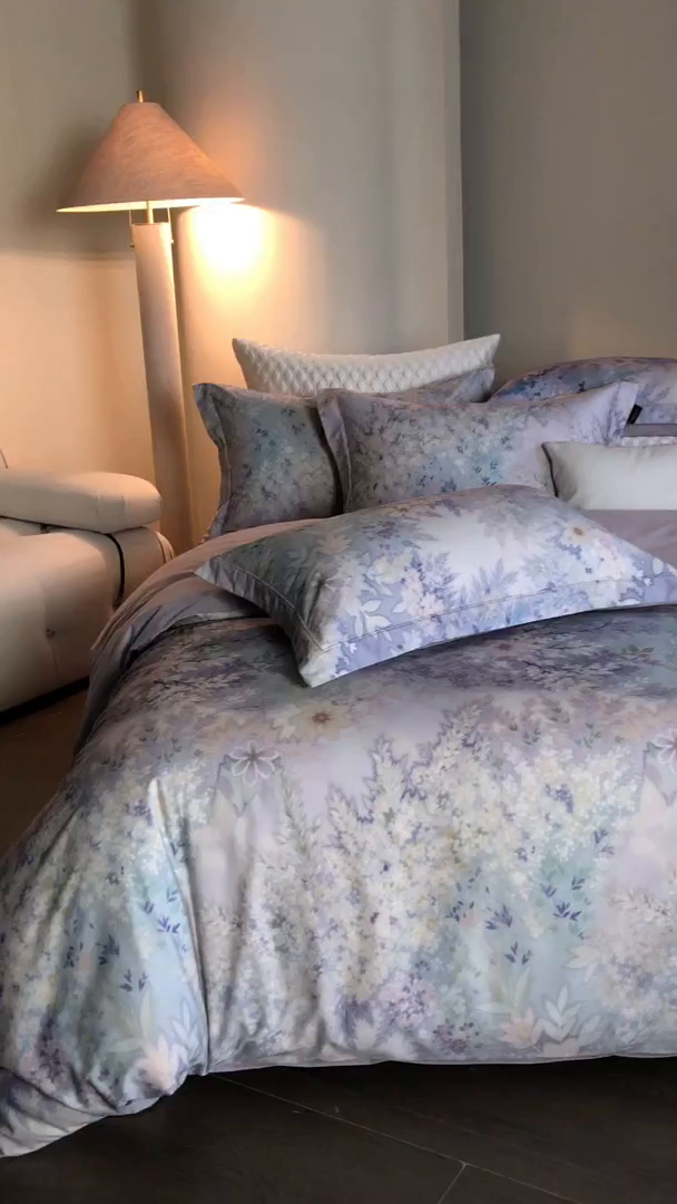 91家纺网 家纺一手货源 找家纺 三味舒屋 2025新款暖阳画卷系列S50数码印花磨毛四件套 沐光絮语蓝