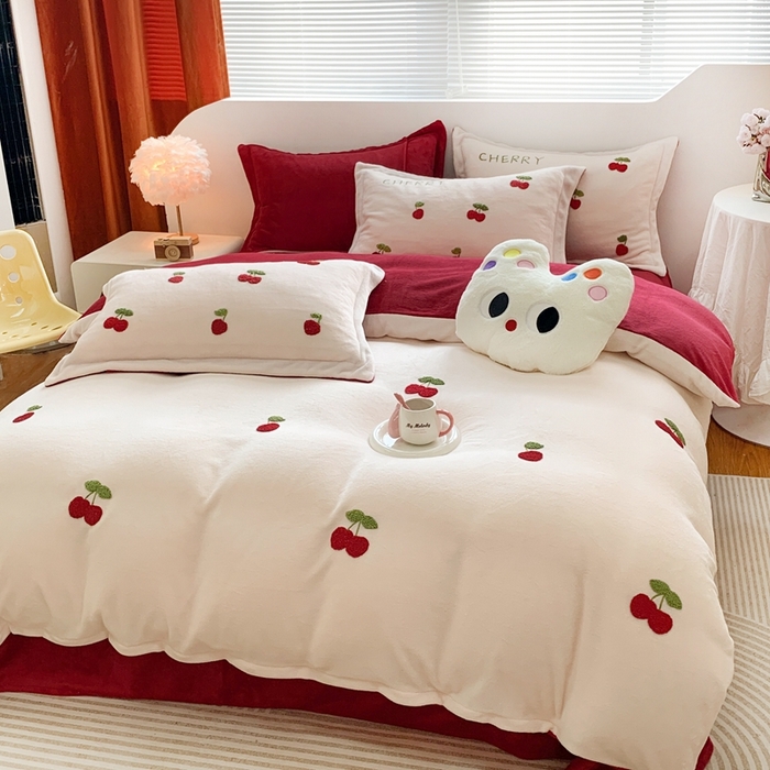 91家纺网 家纺一手货源 找家纺 （总）朵希曼 2025新款加厚保暖牛奶绒绣花小樱桃系列四件套
