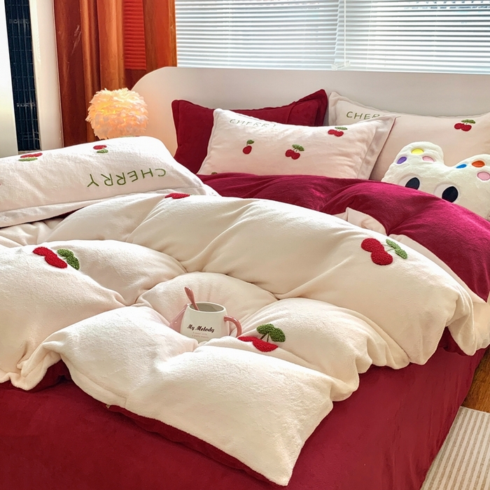 91家纺网 家纺一手货源 找家纺 （总）朵希曼 2025新款加厚保暖牛奶绒绣花小樱桃系列四件套