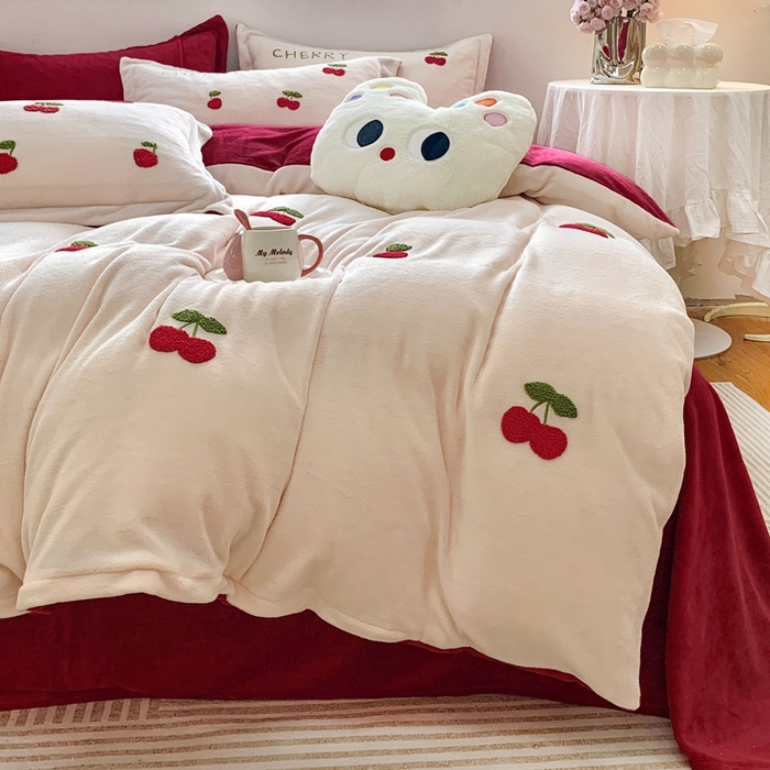 91家纺网 家纺一手货源 找家纺 （总）朵希曼 2025新款加厚保暖牛奶绒绣花小樱桃系列四件套