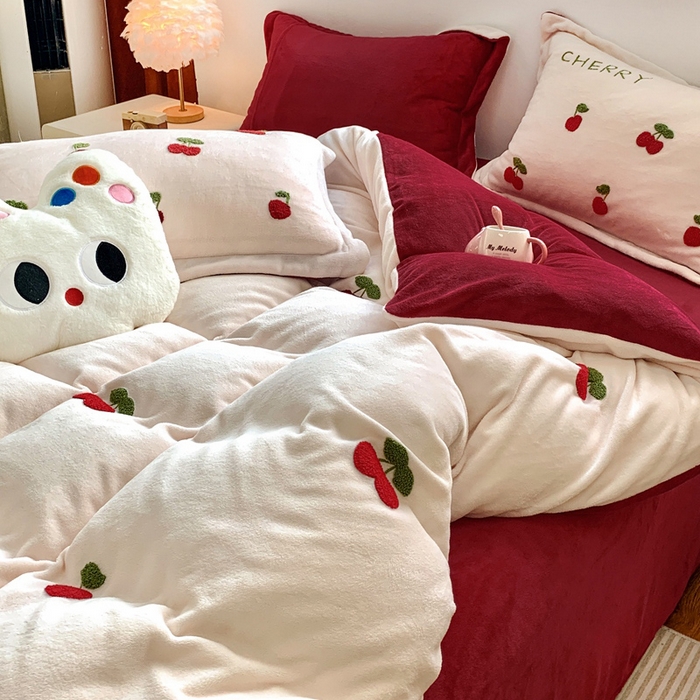 91家纺网 家纺一手货源 找家纺 （总）朵希曼 2025新款加厚保暖牛奶绒绣花小樱桃系列四件套