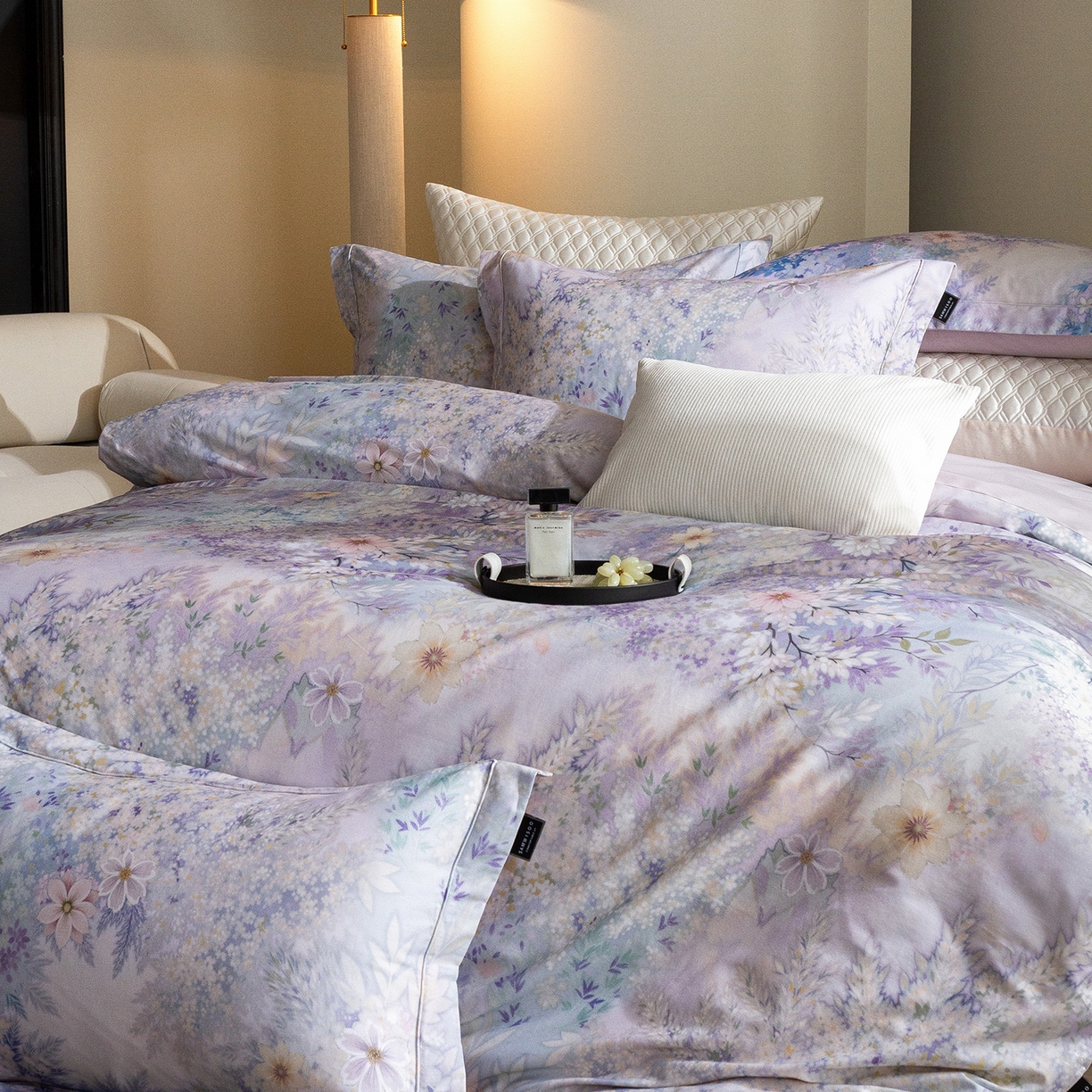 91家纺网 家纺一手货源 找家纺 三味舒屋 2025新款暖阳画卷系列S50数码印花磨毛四件套 沐光絮语蓝