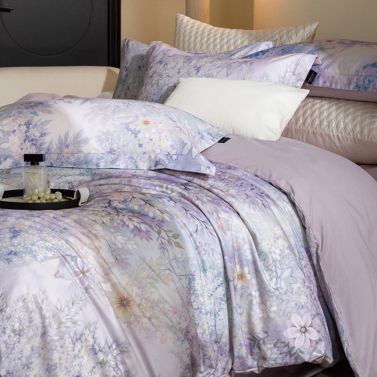 91家纺网 家纺一手货源 找家纺 三味舒屋 2025新款暖阳画卷系列S50数码印花磨毛四件套 沐光絮语蓝