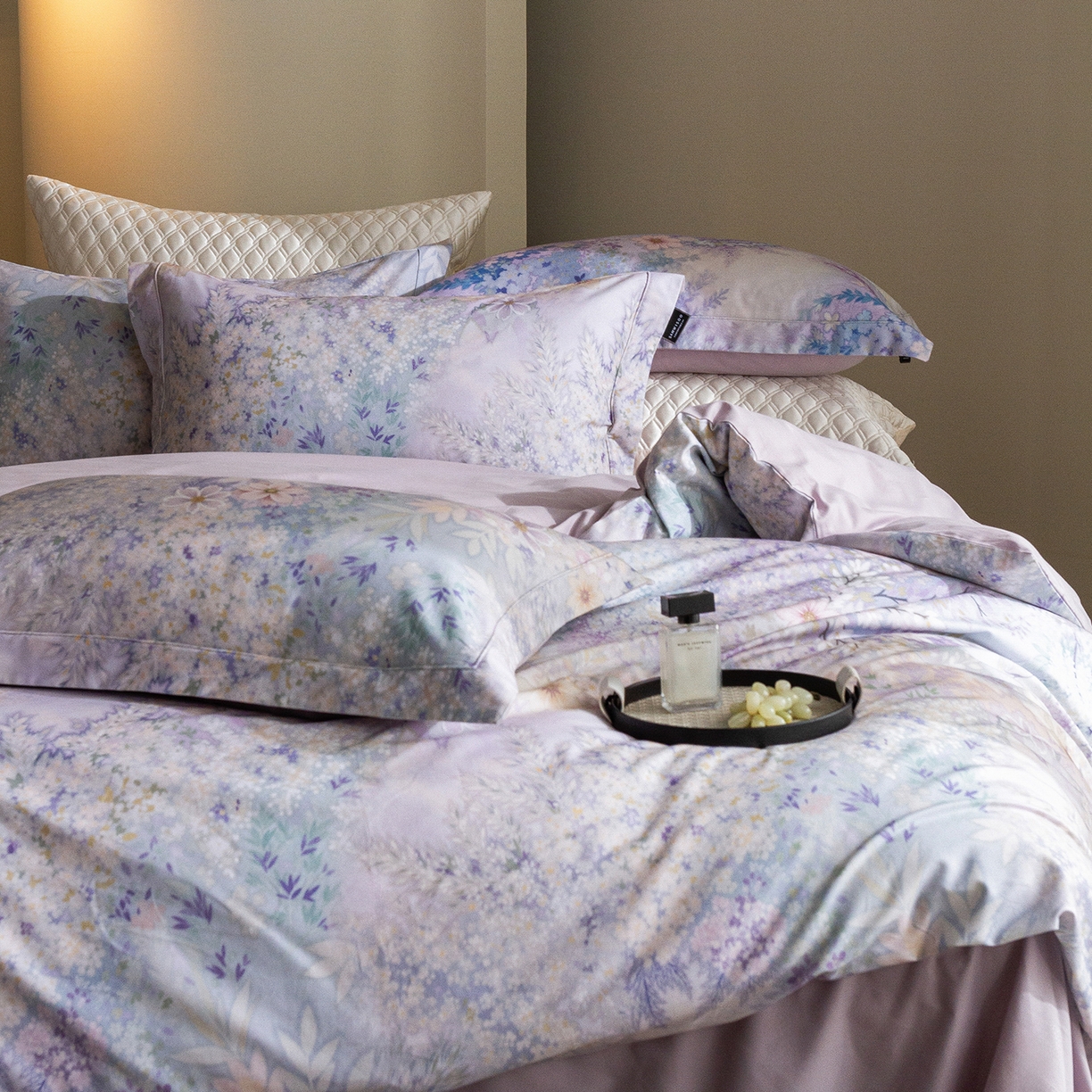 91家纺网 家纺一手货源 找家纺 三味舒屋 2025新款暖阳画卷系列S50数码印花磨毛四件套 沐光絮语蓝