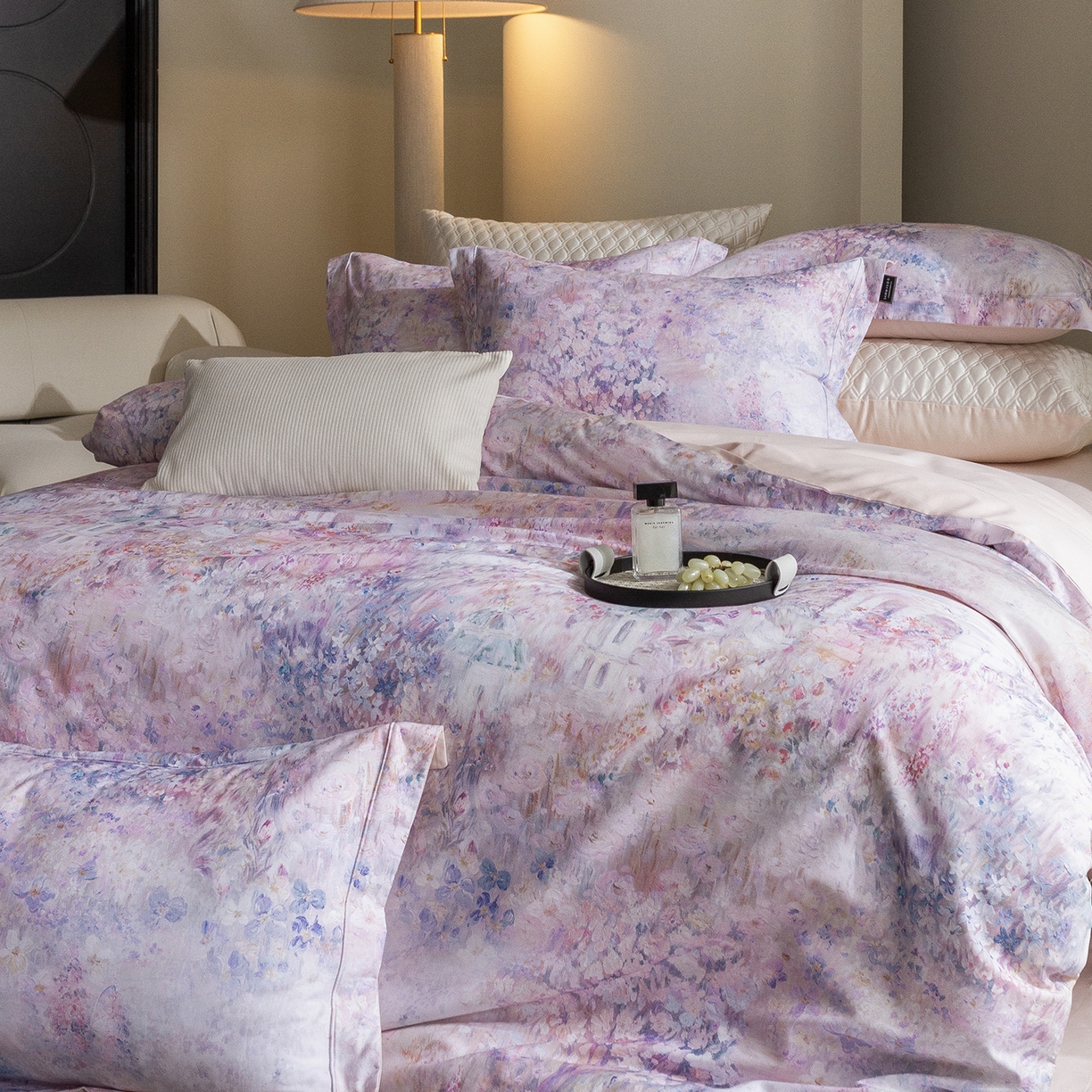 91家纺网 家纺一手货源 找家纺 三味舒屋 2025新款暖阳画卷系列S50数码印花磨毛四件套 午后莫奈粉