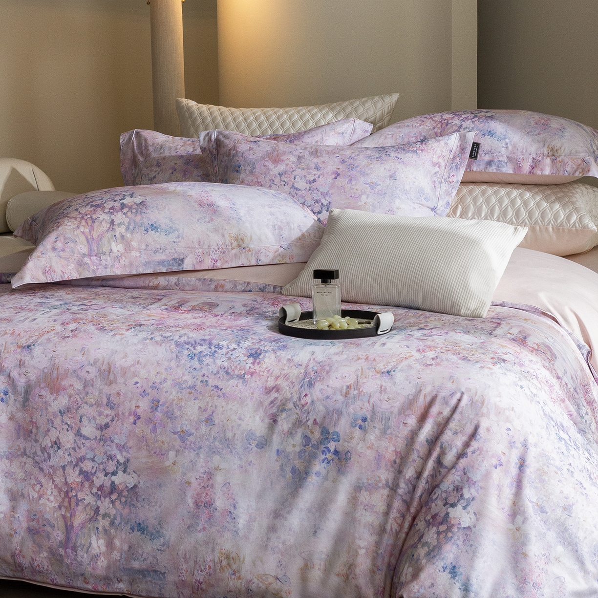 91家纺网 家纺一手货源 找家纺 三味舒屋 2025新款暖阳画卷系列S50数码印花磨毛四件套 午后莫奈粉