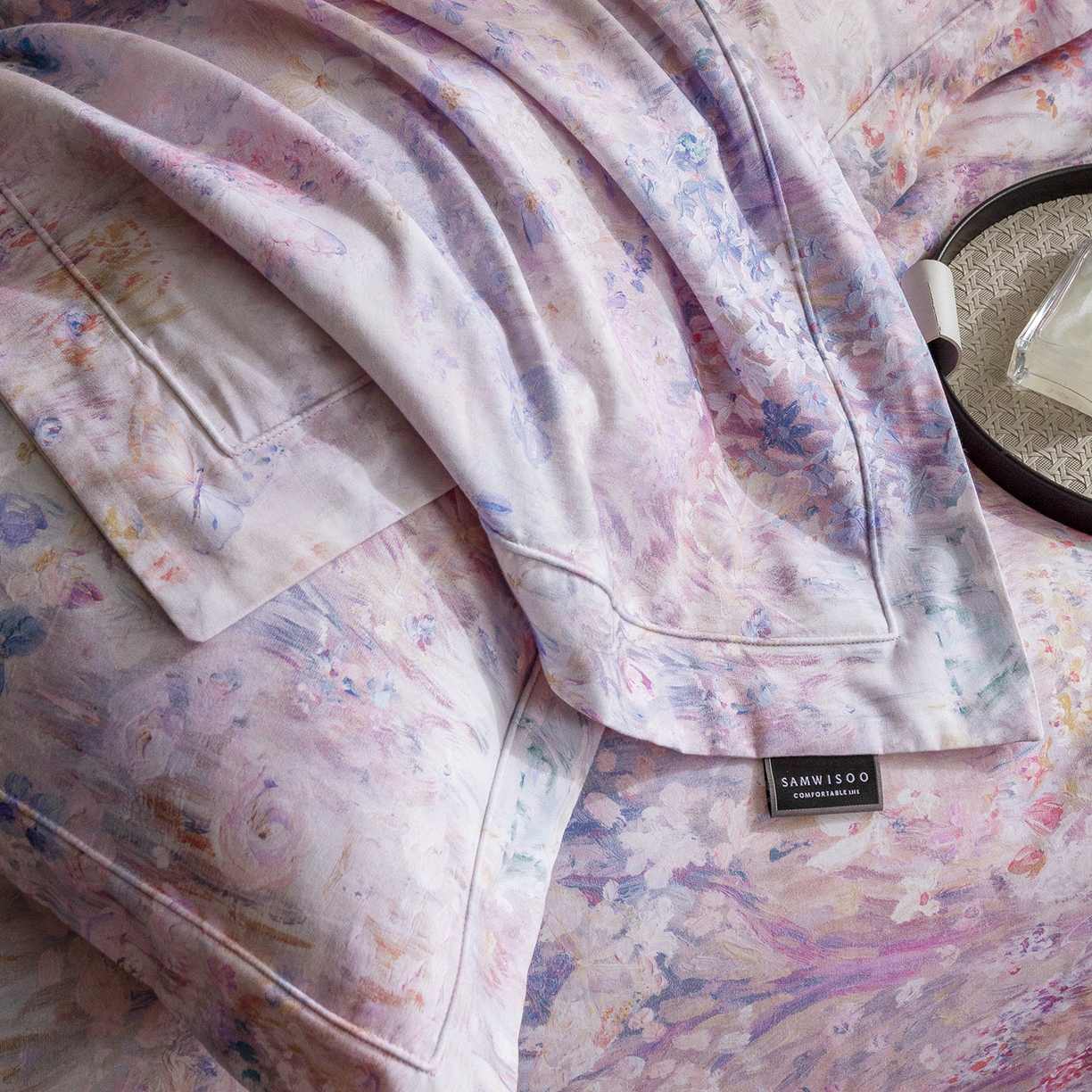 91家纺网 家纺一手货源 找家纺 三味舒屋 2025新款暖阳画卷系列S50数码印花磨毛四件套 午后莫奈粉