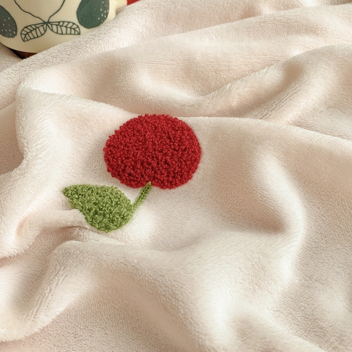 91家纺网 家纺一手货源 找家纺 （总）朵希曼 2025新款加厚保暖牛奶绒绣花小樱桃系列四件套