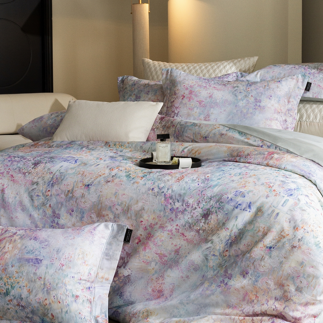 91家纺网 家纺一手货源 找家纺 三味舒屋 2025新款暖阳画卷系列S50数码印花磨毛四件套 午后莫奈蓝