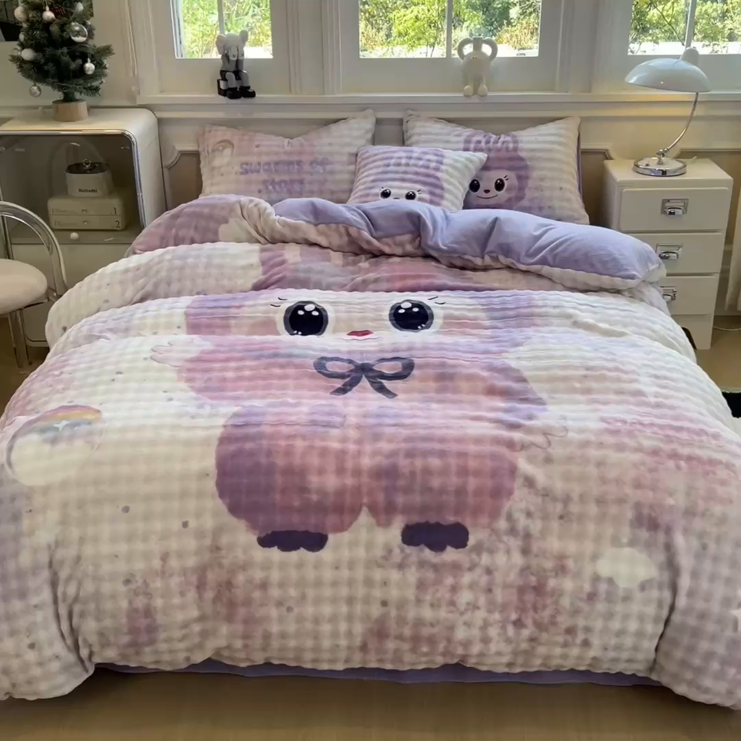 91家纺网 家纺一手货源 找家纺 摩妮卡 2025新款亲肤舒适泡泡绒大版卡通印花五件套 大版梦幻布布