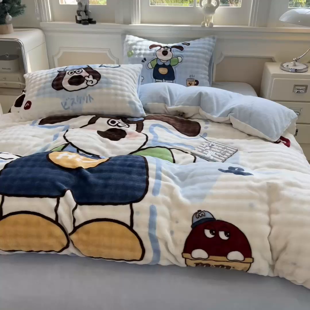 91家纺网 家纺一手货源 找家纺 摩妮卡 2025新款亲肤舒适泡泡绒大版卡通印花五件套 大版眼镜萌狗