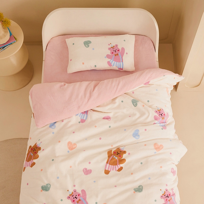 嗨生活 2025新款加厚牛奶绒三件套儿童套件幼儿园三件套系列 爱心小熊