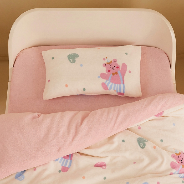 91家纺网 家纺一手货源 找家纺 嗨生活 2025新款加厚牛奶绒三件套儿童套件幼儿园三件套系列 爱心小熊