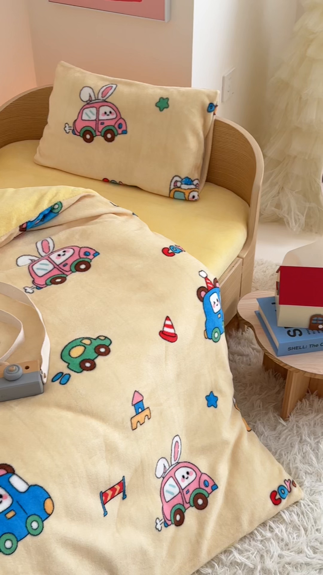 91家纺网 家纺一手货源 找家纺 嗨生活 2025新款加厚牛奶绒三件套儿童套件幼儿园三件套系列 巴士汽车