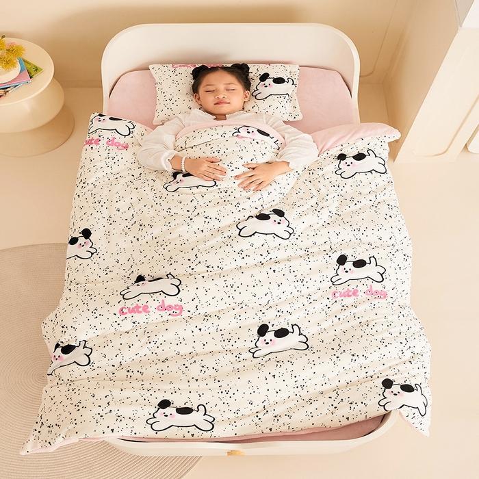 91家纺网 家纺一手货源 找家纺 嗨生活 2025新款加厚牛奶绒三件套儿童套件幼儿园三件套系列 斑点狗狗