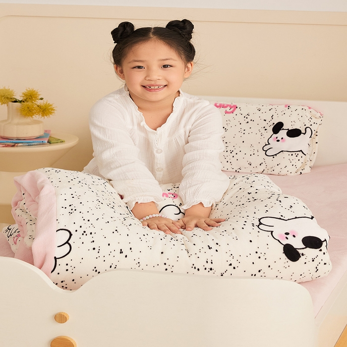 91家纺网 家纺一手货源 找家纺 嗨生活 2025新款加厚牛奶绒三件套儿童套件幼儿园三件套系列 斑点狗狗