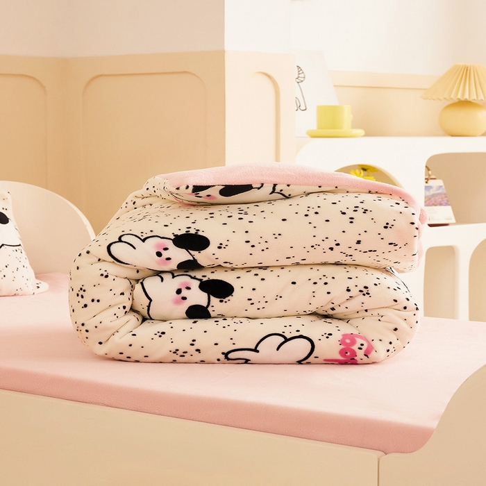 91家纺网 家纺一手货源 找家纺 嗨生活 2025新款加厚牛奶绒三件套儿童套件幼儿园三件套系列 斑点狗狗