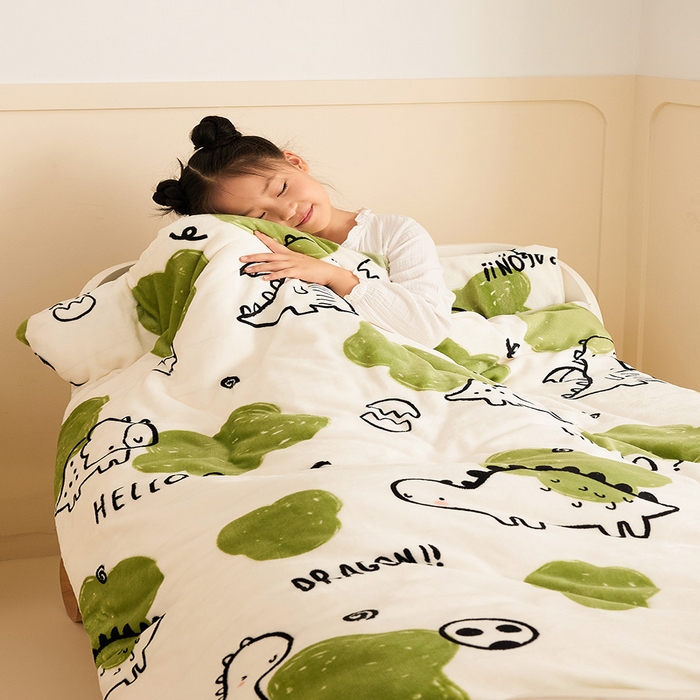 91家纺网 家纺一手货源 找家纺 嗨生活 2025新款加厚牛奶绒三件套儿童套件幼儿园三件套系列 呆萌恐龙