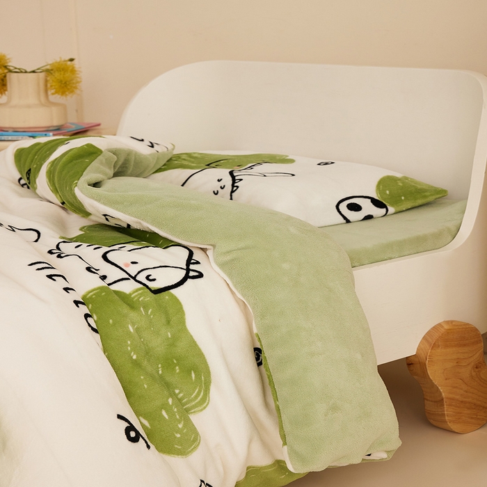 91家纺网 家纺一手货源 找家纺 嗨生活 2025新款加厚牛奶绒三件套儿童套件幼儿园三件套系列 呆萌恐龙