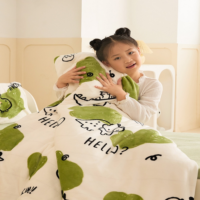 91家纺网 家纺一手货源 找家纺 嗨生活 2025新款加厚牛奶绒三件套儿童套件幼儿园三件套系列 呆萌恐龙