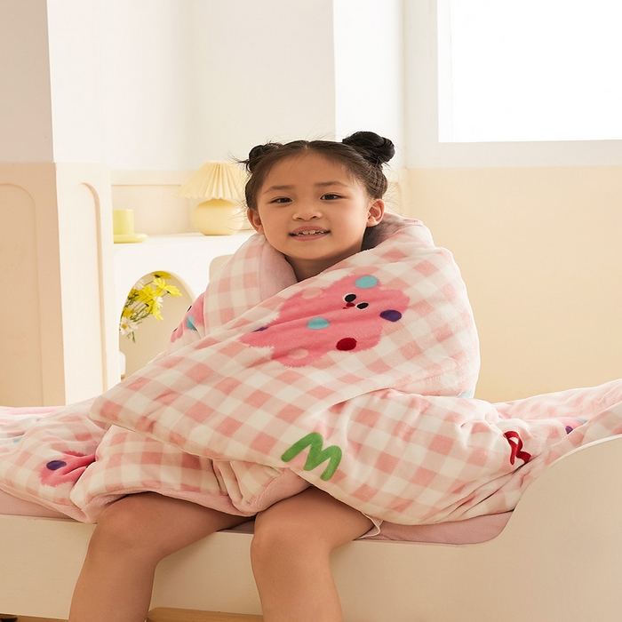 91家纺网 家纺一手货源 找家纺 嗨生活 2025新款加厚牛奶绒三件套儿童套件幼儿园三件套系列 格子小熊