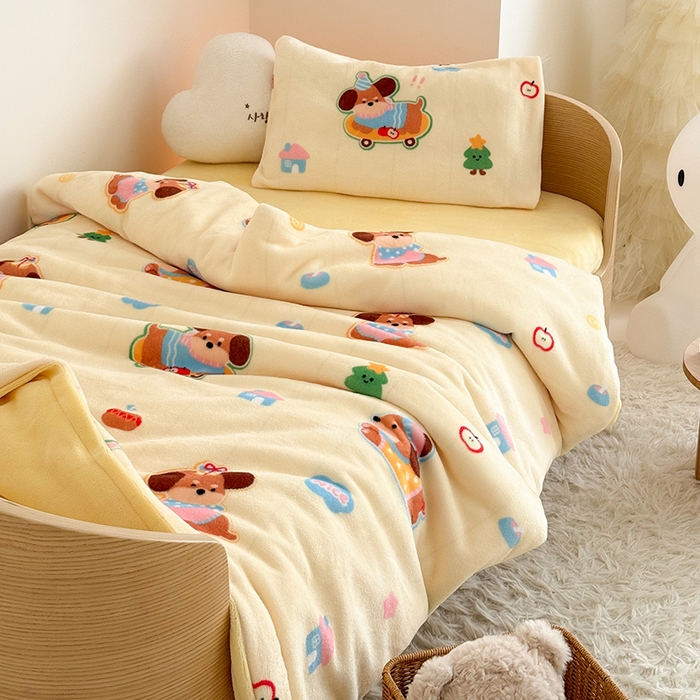 91家纺网 家纺一手货源 找家纺 嗨生活 2025新款加厚牛奶绒三件套儿童套件幼儿园三件套系列 乖巧小狗