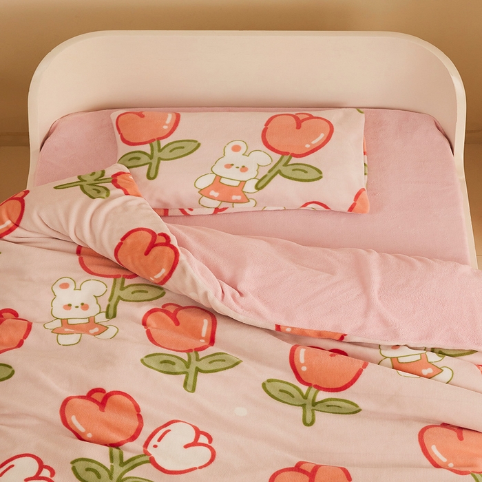 91家纺网 家纺一手货源 找家纺 嗨生活 2025新款加厚牛奶绒三件套儿童套件幼儿园三件套系列 花间小兔