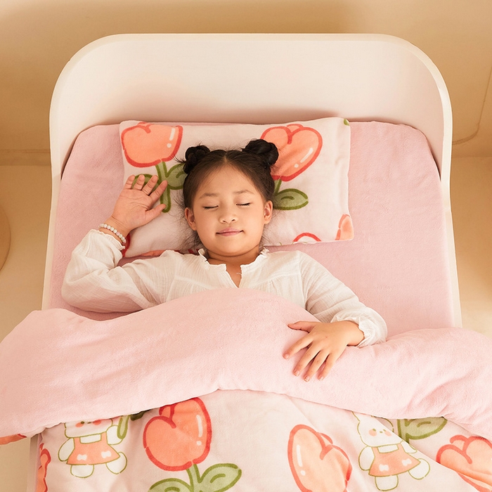 91家纺网 家纺一手货源 找家纺 嗨生活 2025新款加厚牛奶绒三件套儿童套件幼儿园三件套系列 花间小兔