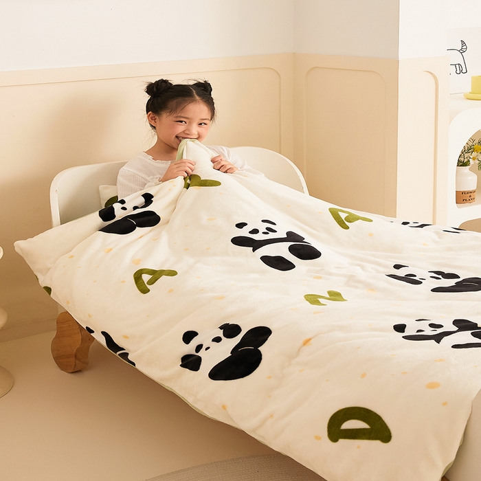 91家纺网 家纺一手货源 找家纺 嗨生活 2025新款加厚牛奶绒三件套儿童套件幼儿园三件套系列 开心熊猫