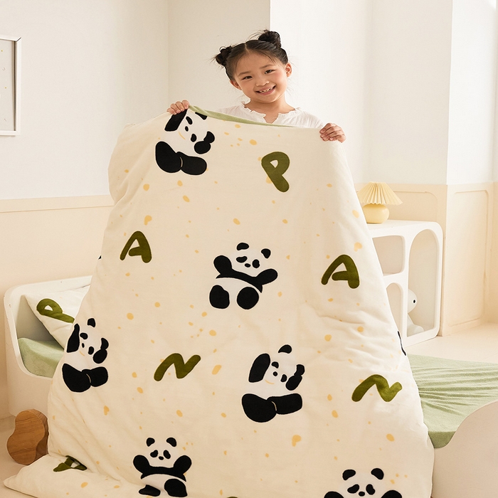 91家纺网 家纺一手货源 找家纺 嗨生活 2025新款加厚牛奶绒三件套儿童套件幼儿园三件套系列 开心熊猫