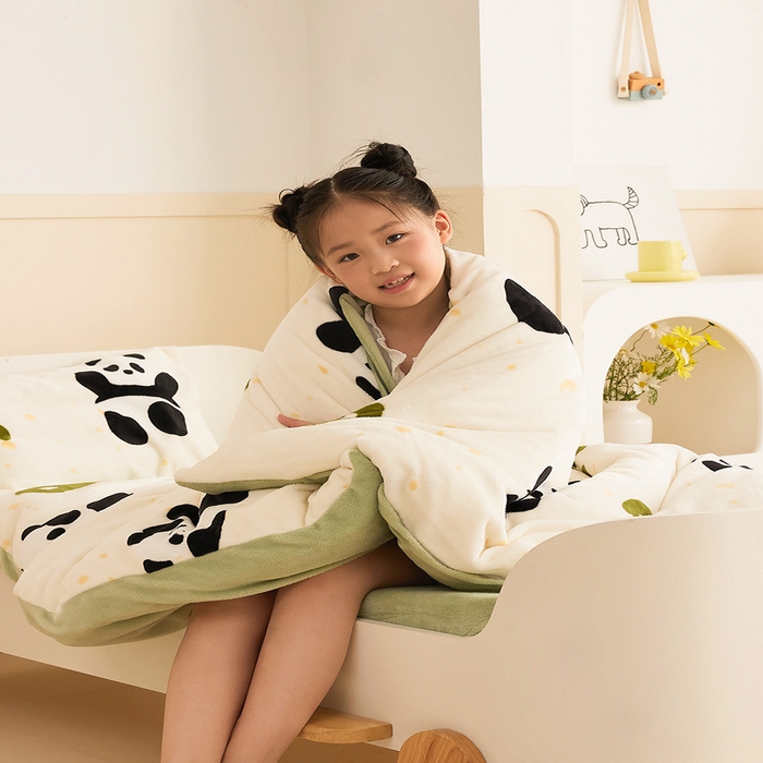 91家纺网 家纺一手货源 找家纺 嗨生活 2025新款加厚牛奶绒三件套儿童套件幼儿园三件套系列 开心熊猫