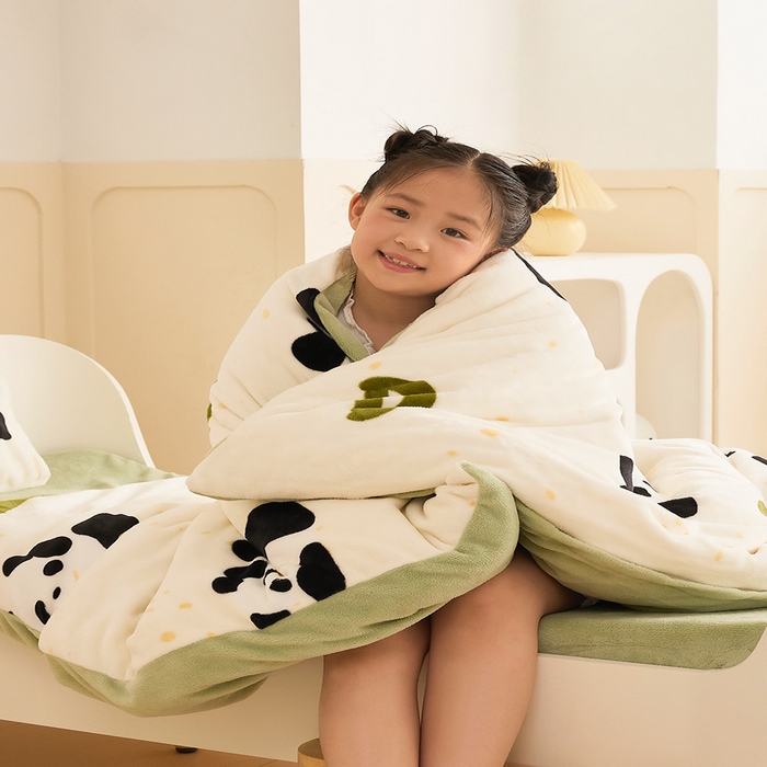 91家纺网 家纺一手货源 找家纺 嗨生活 2025新款加厚牛奶绒三件套儿童套件幼儿园三件套系列 开心熊猫