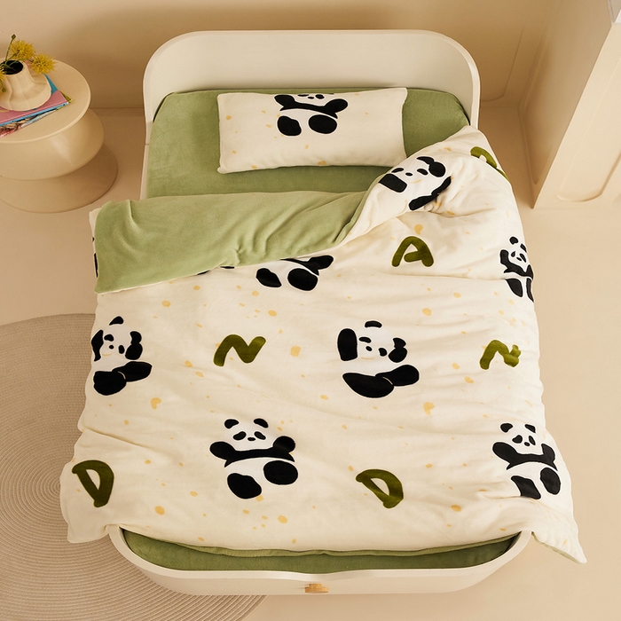 91家纺网 家纺一手货源 找家纺 嗨生活 2025新款加厚牛奶绒三件套儿童套件幼儿园三件套系列 开心熊猫