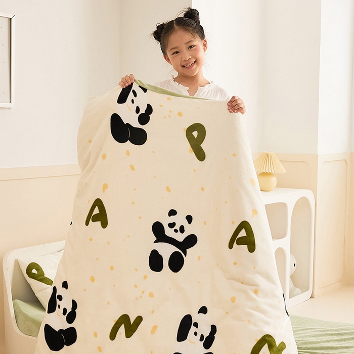 91家纺网 家纺一手货源 找家纺 嗨生活 2025新款加厚牛奶绒三件套儿童套件幼儿园三件套系列 开心熊猫