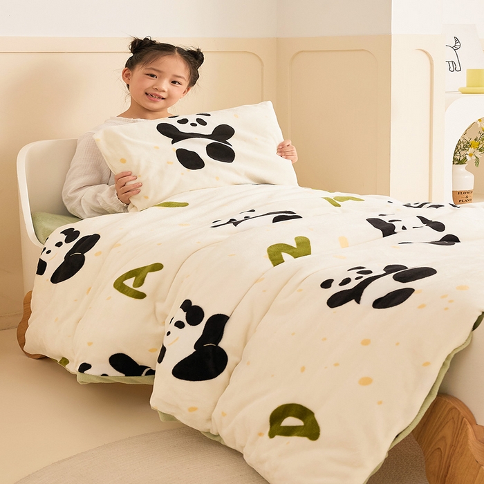 91家纺网 家纺一手货源 找家纺 嗨生活 2025新款加厚牛奶绒三件套儿童套件幼儿园三件套系列 开心熊猫