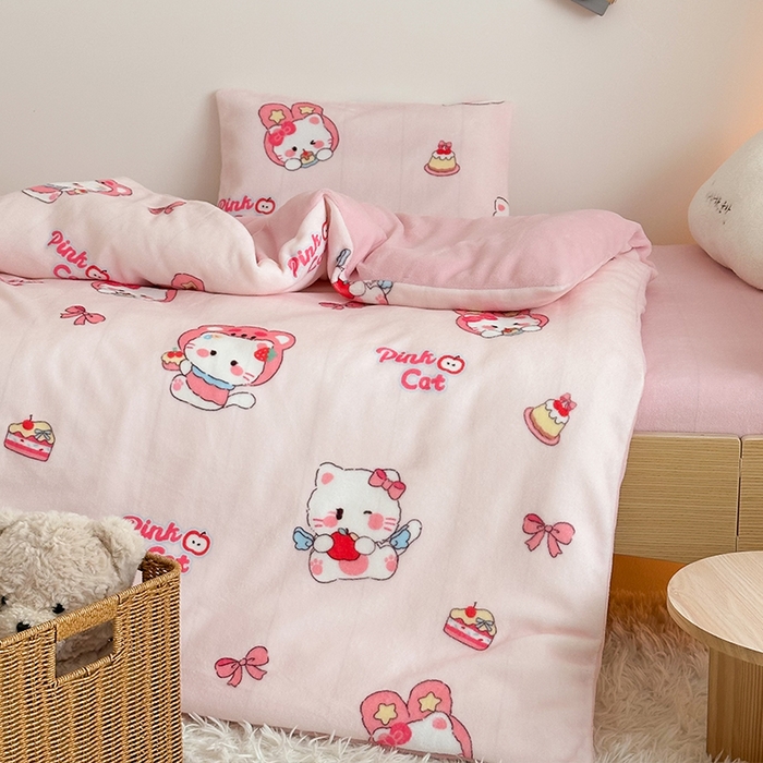 91家纺网 家纺一手货源 找家纺 嗨生活 2025新款加厚牛奶绒三件套儿童套件幼儿园三件套系列 萌萌小猫