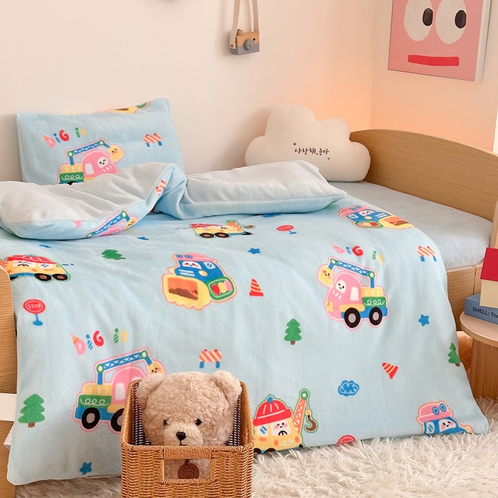 91家纺网 家纺一手货源 找家纺 嗨生活 2025新款加厚牛奶绒三件套儿童套件幼儿园三件套系列 七彩挖机