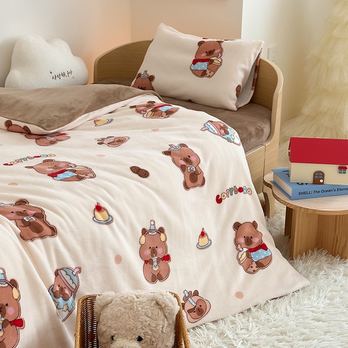 91家纺网 家纺一手货源 找家纺 嗨生活 2025新款加厚牛奶绒三件套儿童套件幼儿园三件套系列 俏皮巴拉