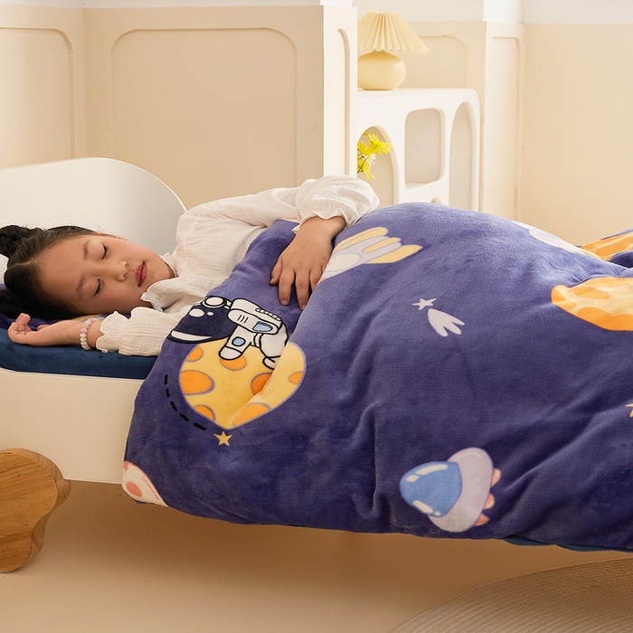 91家纺网 家纺一手货源 找家纺 嗨生活 2025新款加厚牛奶绒三件套儿童套件幼儿园三件套系列 太空飞船