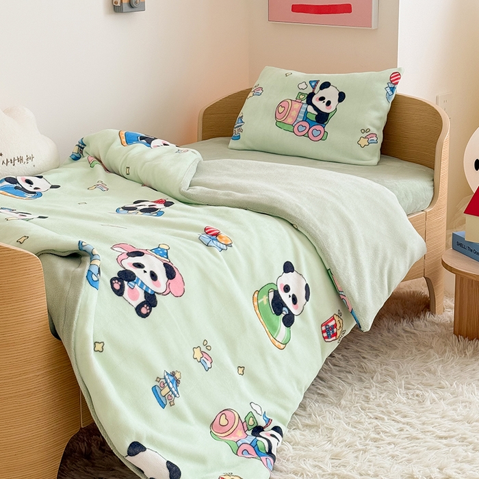 91家纺网 家纺一手货源 找家纺 嗨生活 2025新款加厚牛奶绒三件套儿童套件幼儿园三件套系列 熊猫乐园