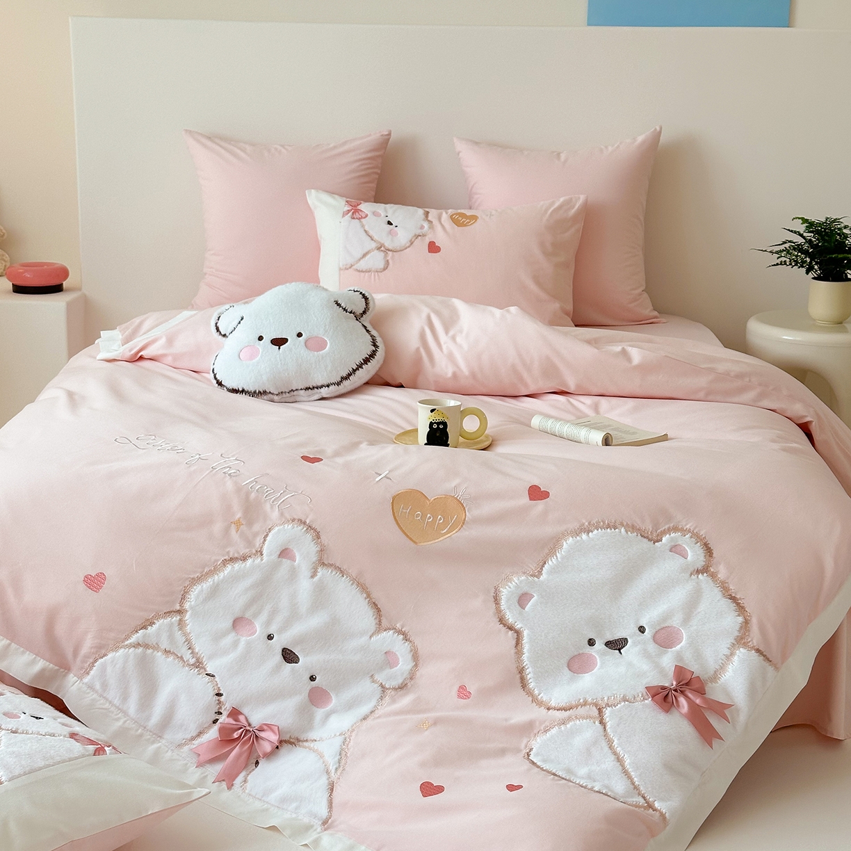 91家纺网 家纺一手货源 找家纺 （总）曼布缇 2025新款加厚全棉纯棉磨毛绣花款四件套-小白熊（会员减20，券后控价328起）