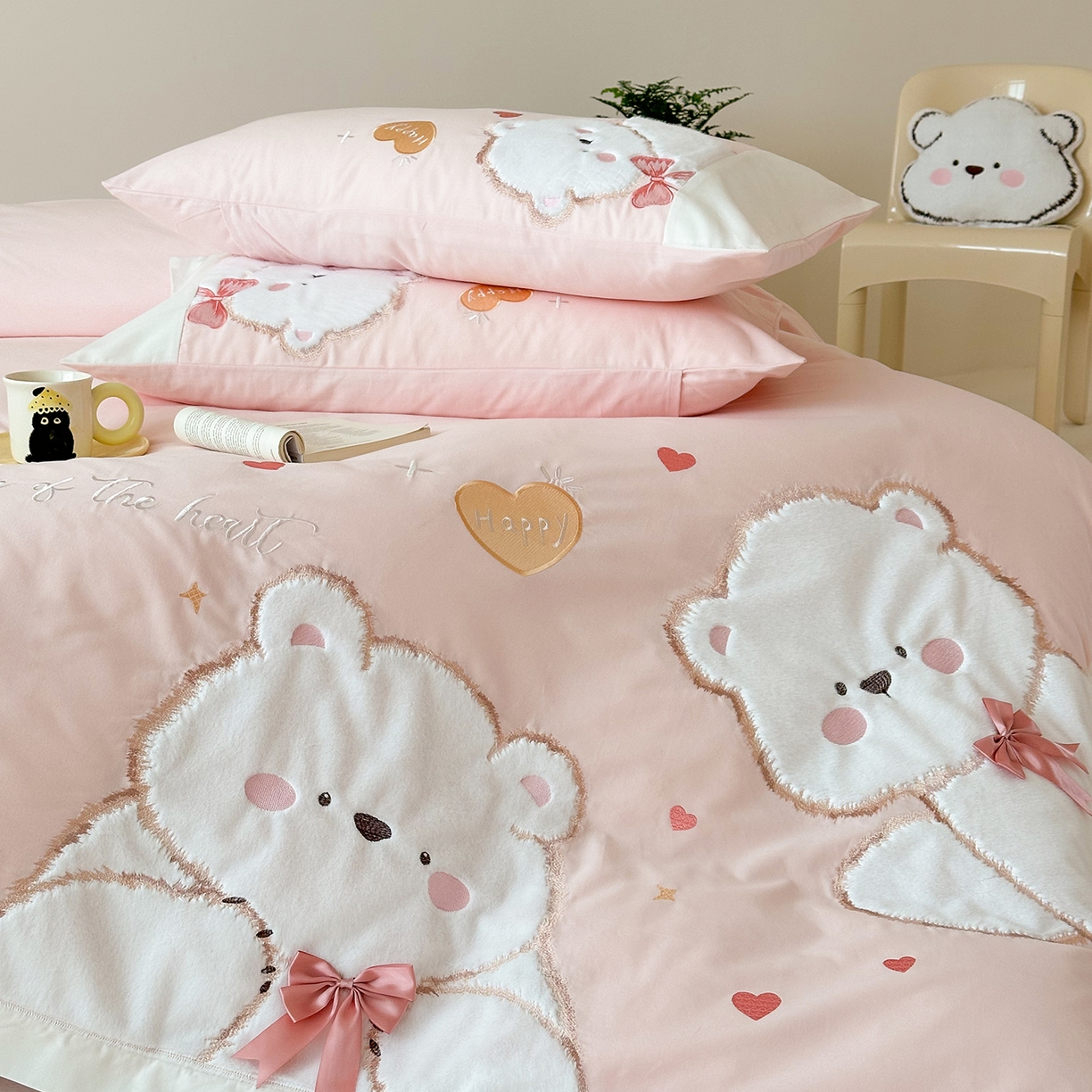 91家纺网 家纺一手货源 找家纺 （总）曼布缇 2025新款加厚全棉纯棉磨毛绣花款四件套-小白熊（会员减20，券后控价328起）