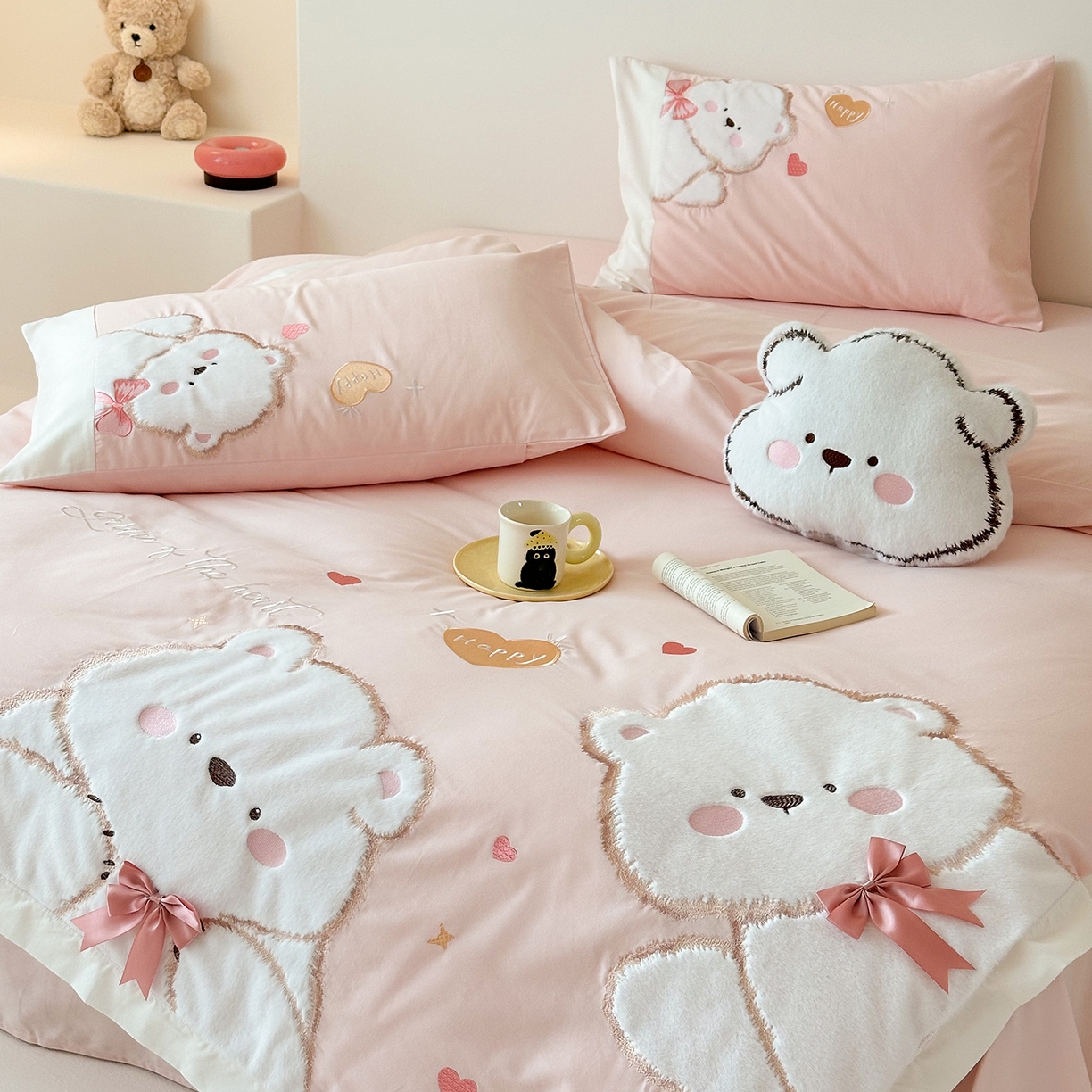 91家纺网 家纺一手货源 找家纺 （总）曼布缇 2025新款加厚全棉纯棉磨毛绣花款四件套-小白熊（会员减20，券后控价328起）