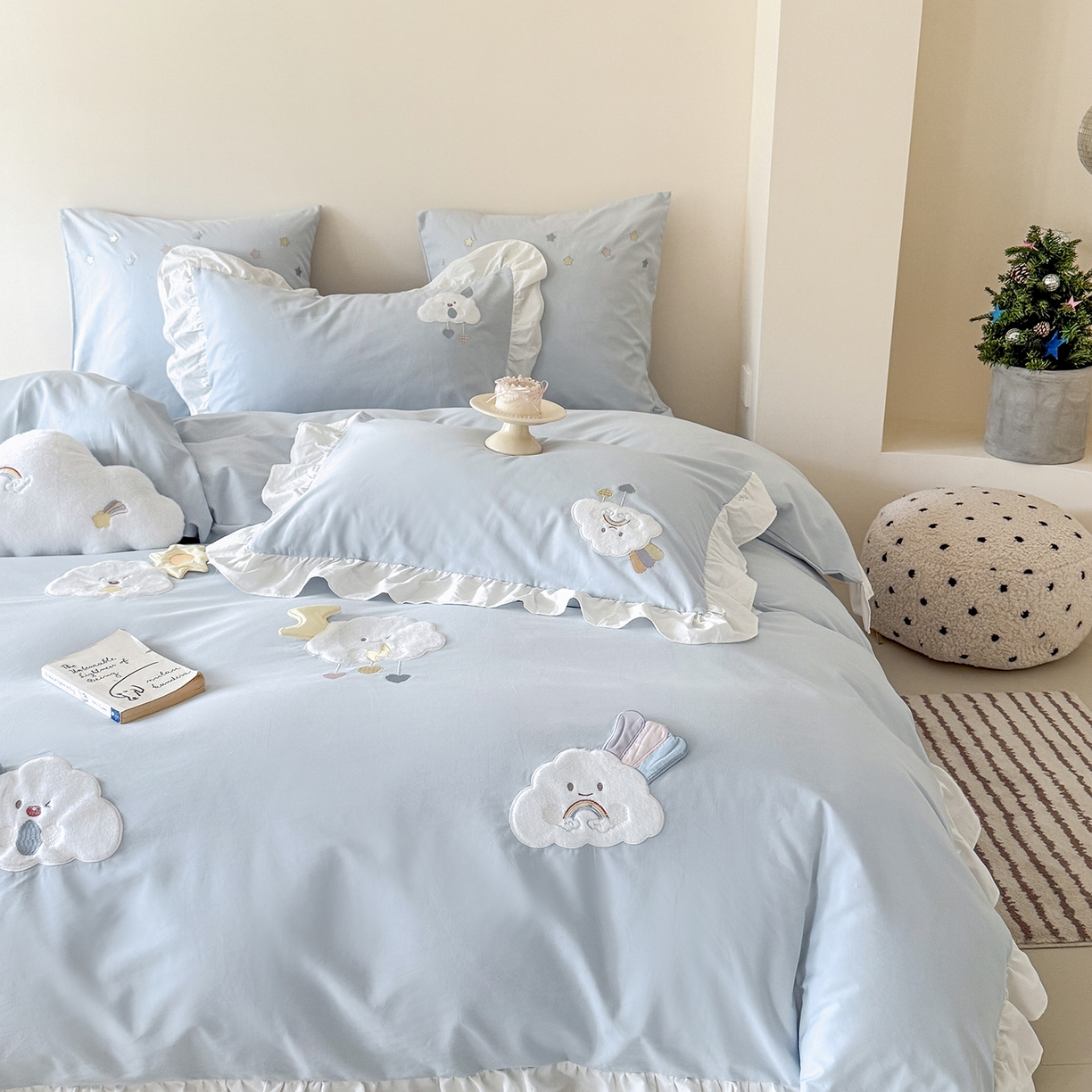 91家纺网 家纺一手货源 找家纺 （总）曼布缇 2025新款加厚全棉纯棉磨毛绣花款套件-童话云朵（会员减20，券后控价338起)