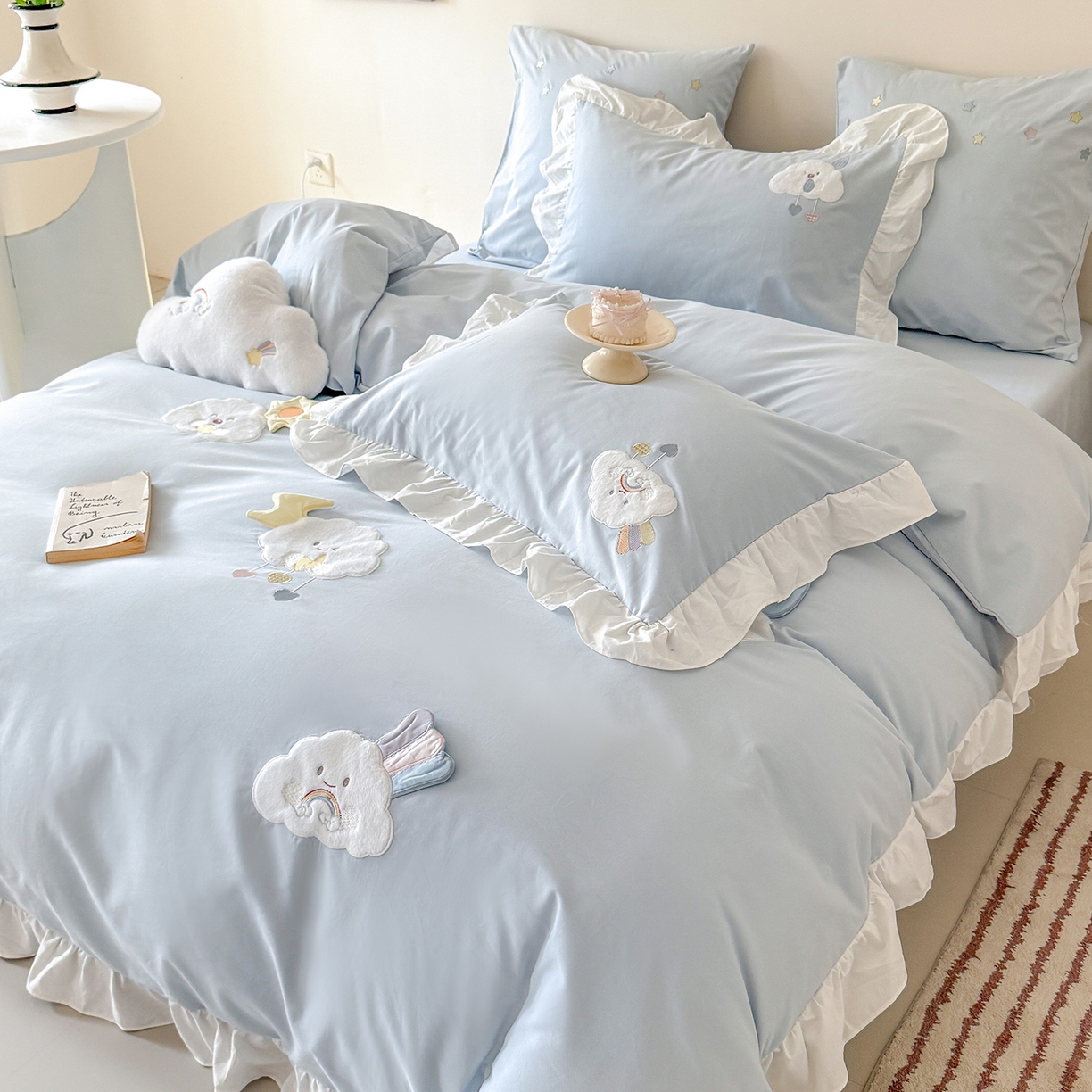 91家纺网 家纺一手货源 找家纺 曼布缇 2025新款加厚全棉纯棉磨毛绣花款套件-童话云朵（会员减20，券后控价338起) 童话云朵（会员减20，券后控价338起)-蓝